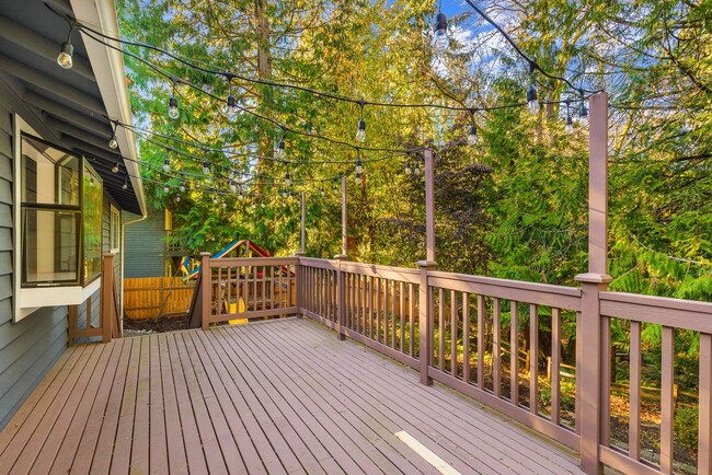 Building Photo - Sammamish 4 Bedroom Split-level