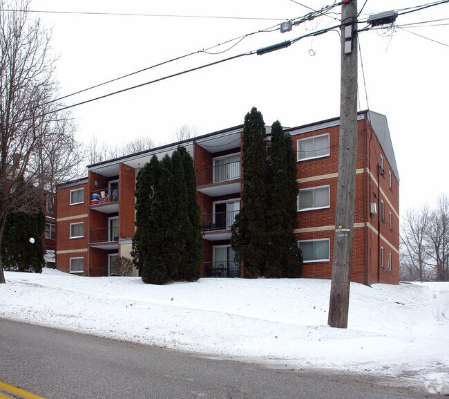 Primary Photo - Summit Street Apartments