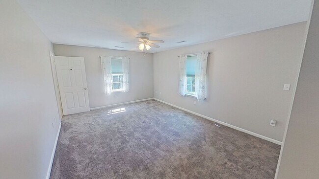 Building Photo - 1377 Village Dr