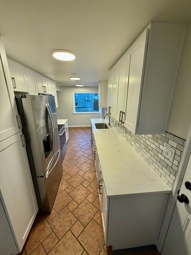 Building Photo - Beautifully Updated Ridgecrest 4-Bedroom Home 1/2 Month Rent Concession!!!