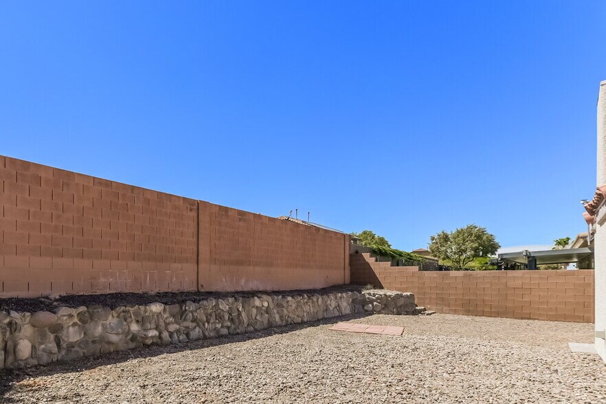 Building Photo - 1075 Silver Star St