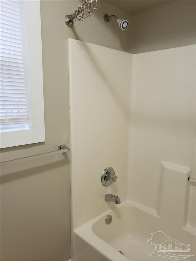 Building Photo - 1005 N 6th Ave