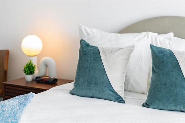 Building Photo - 1700 Alton Rd