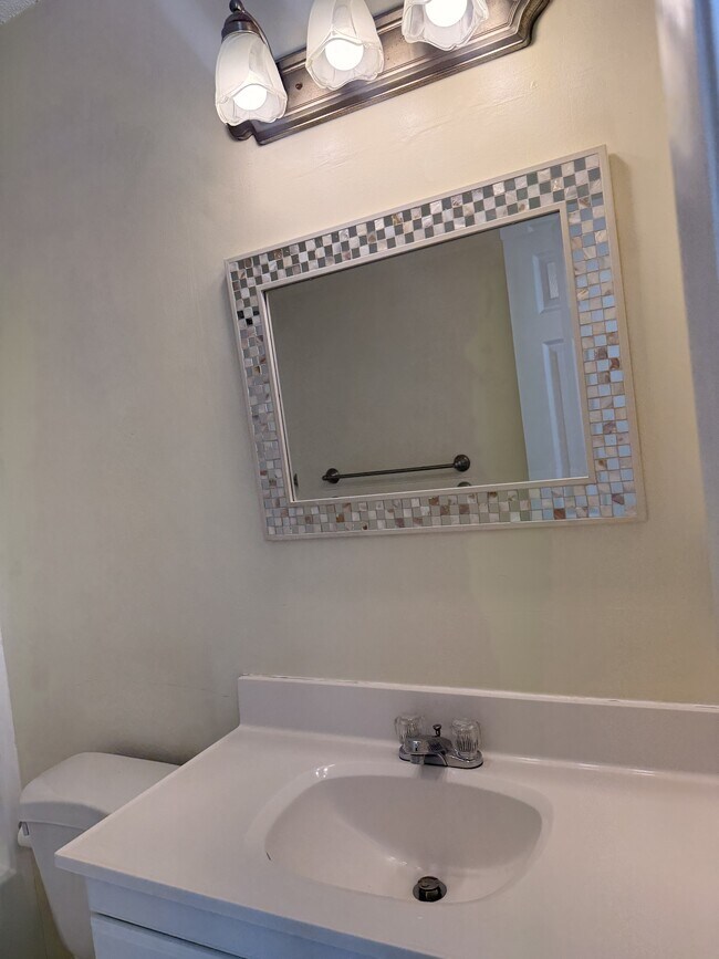 Building Photo - 2526 Cove Point Pl