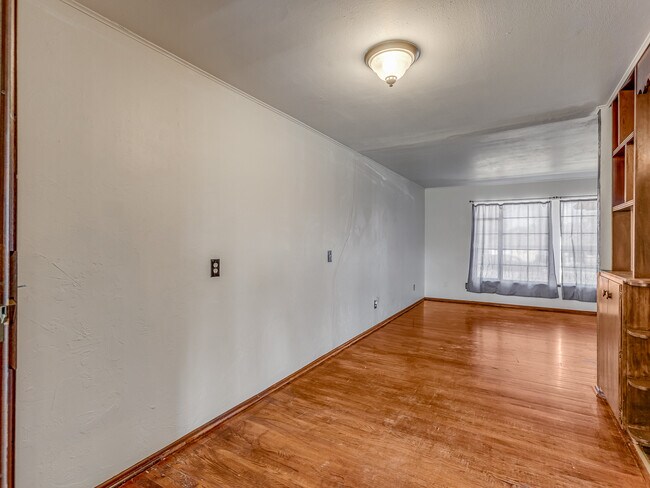 Building Photo - 1100 N Wilshire Blvd