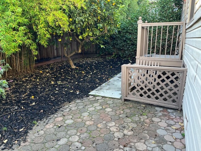 Building Photo - 1612 Gould Ct