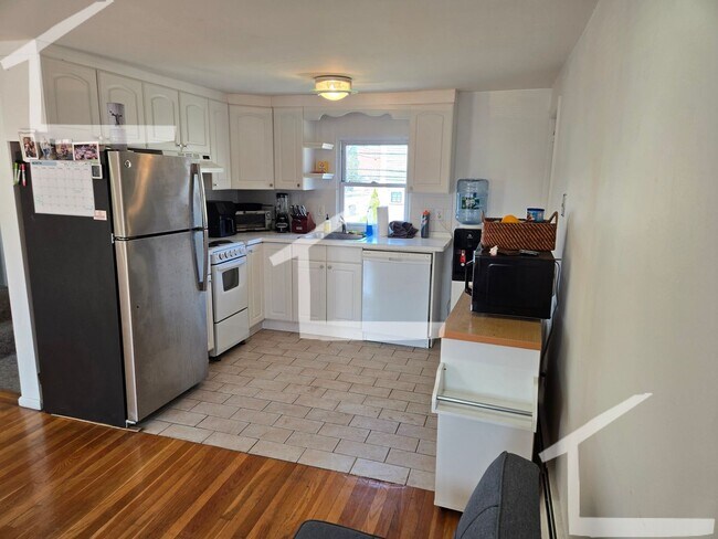 Building Photo - 9/1 No Fee! 3BR/2BA townhouse near Watertown Sq w/pkg!