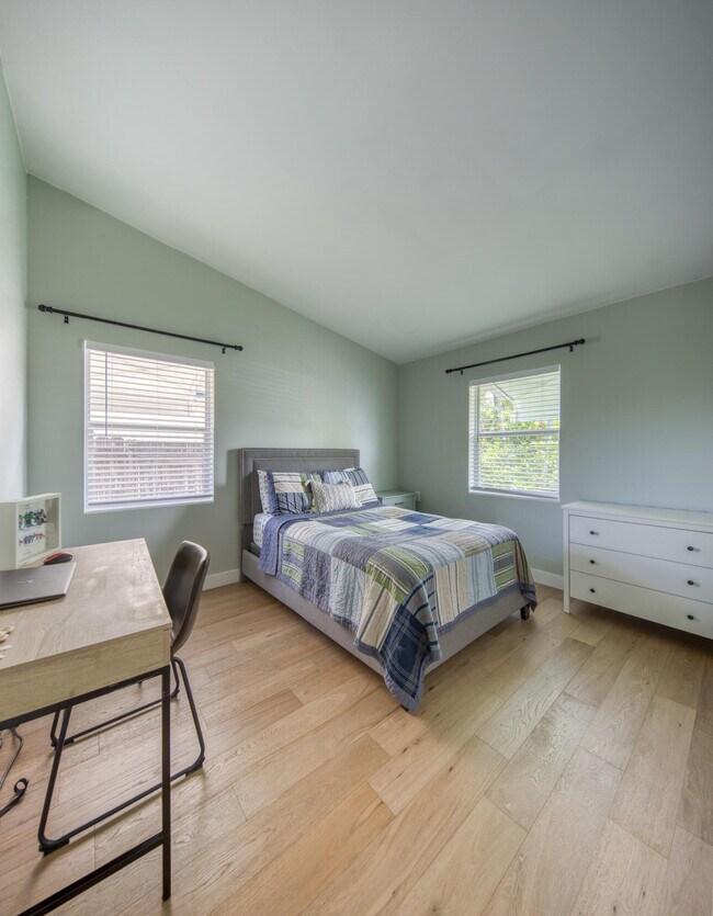 Building Photo - 1218 N Ocean Breeze