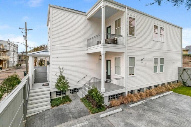 Building Photo - 1719 Terpsichore St