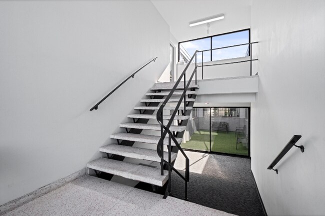 Building Photo - 2945 W Peterson Ave