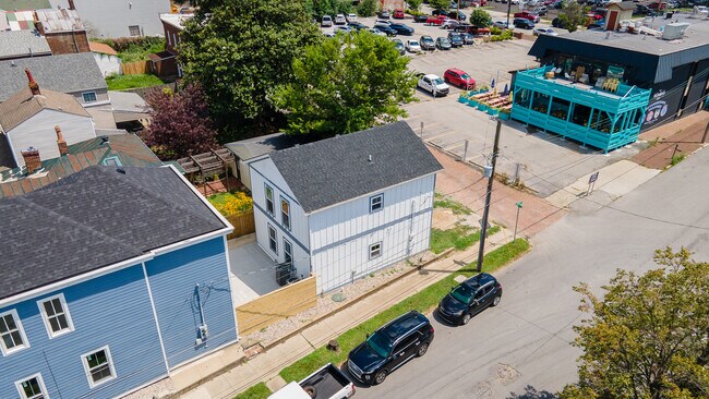 Building Photo - 1300 E Washington St