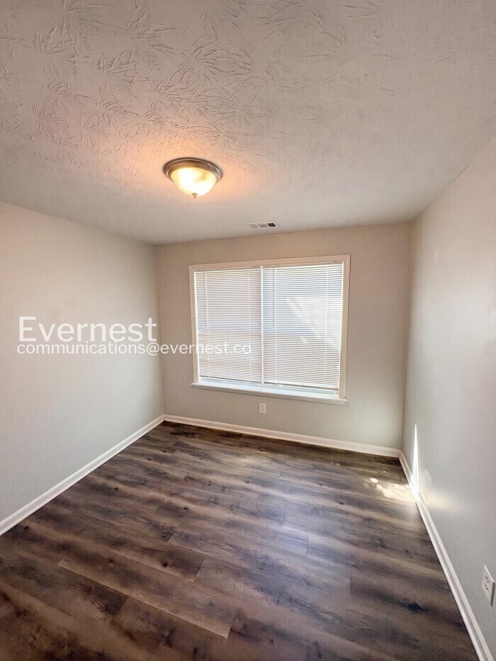 Building Photo - 206 Dove Pl