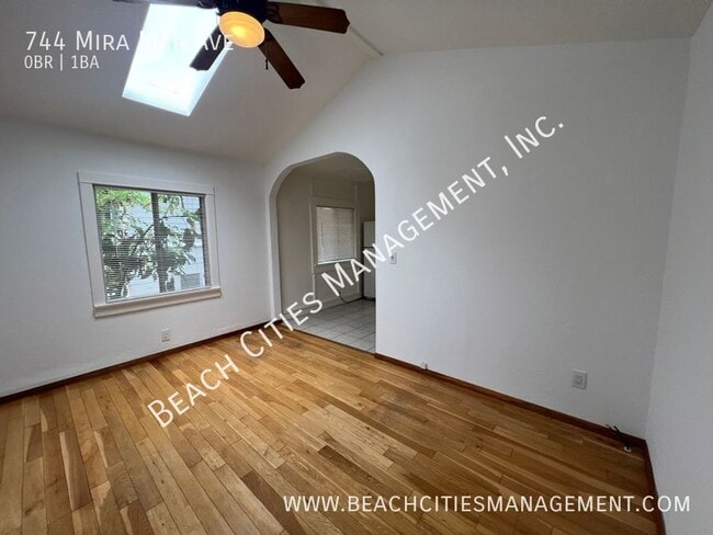 Building Photo - 744 Mira Mar Ave