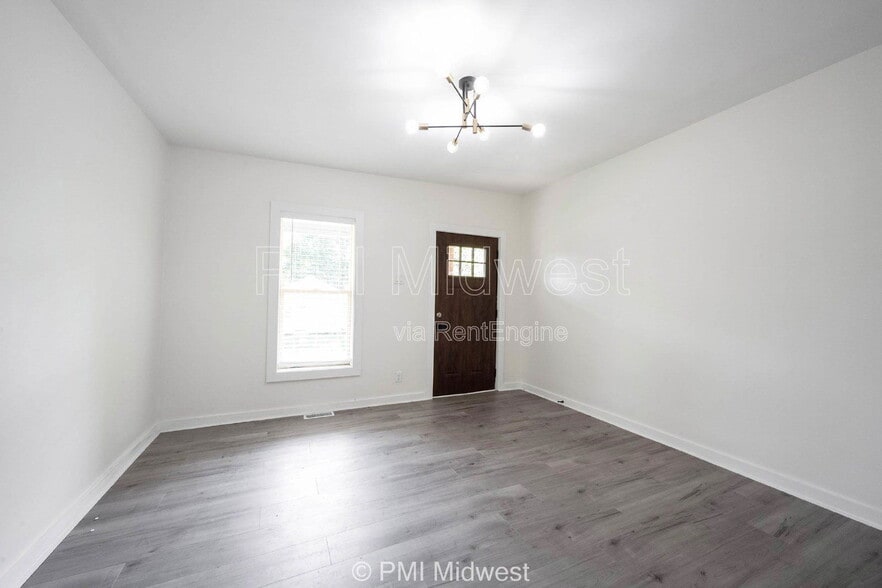 Building Photo - 426 N Bradley Ave