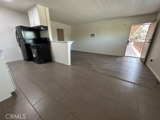Building Photo - 685 E Vista Chino