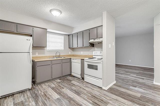 Building Photo - 836 NW Summercrest Blvd