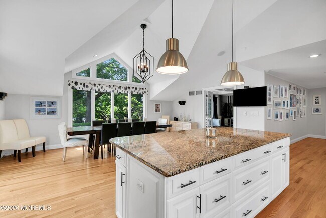 Building Photo - 16 Bingham Hill Cir