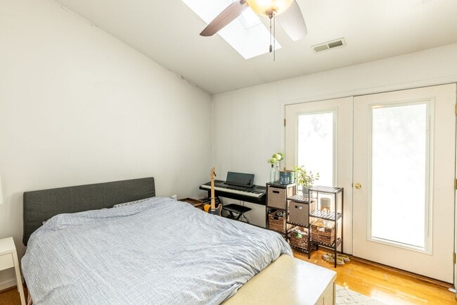 Building Photo - 1463 Glenside Green - River Run Townhome!