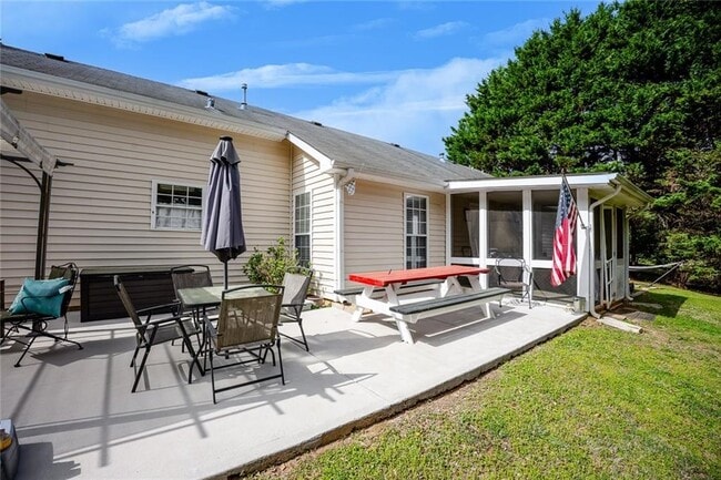 Building Photo - 313 Ridge Hill Cir