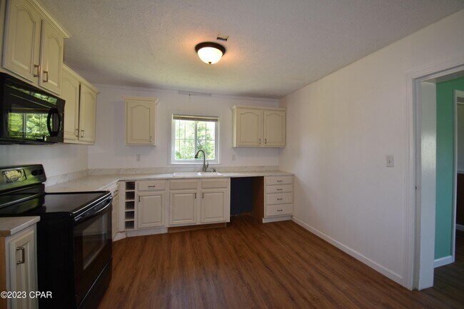 Building Photo - 1815 Arthur Ave