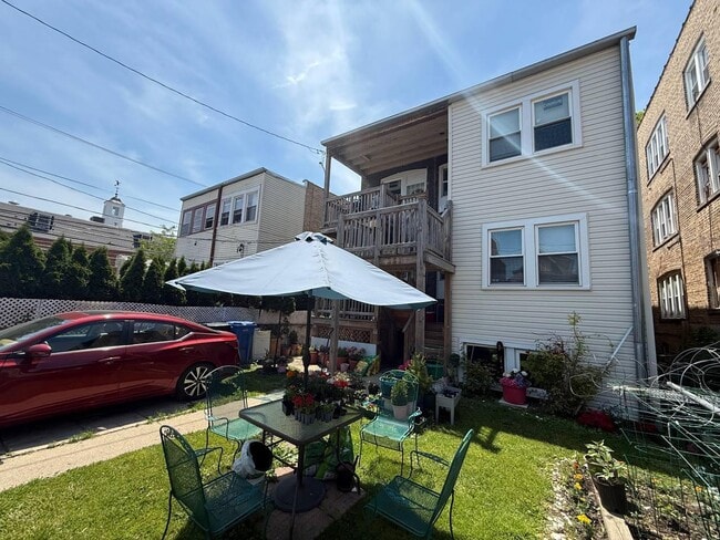 Building Photo - 6419 N Fairfield Ave