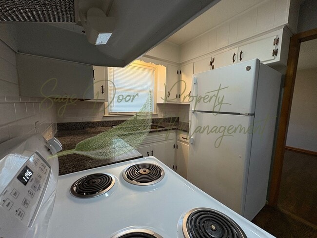 Building Photo - 3213-3215 Marsh Ave