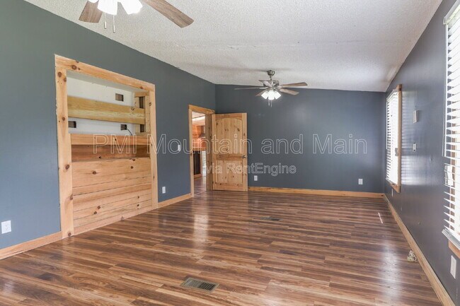 Building Photo - 3113 Revere Rd