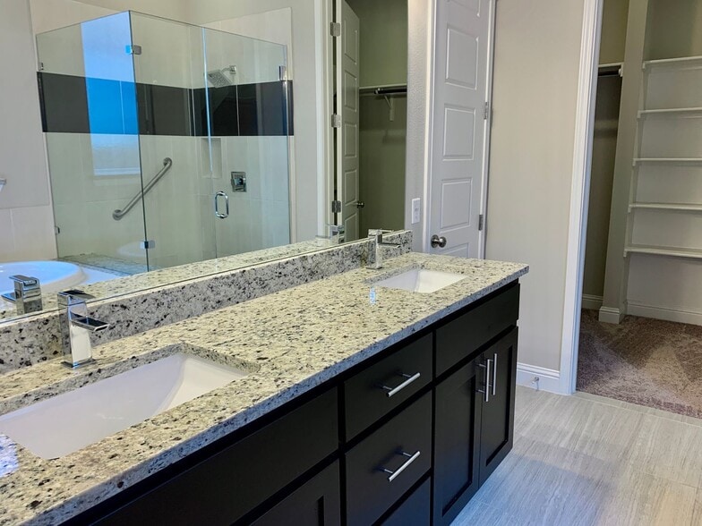 Building Photo - 15420 Iveans Way