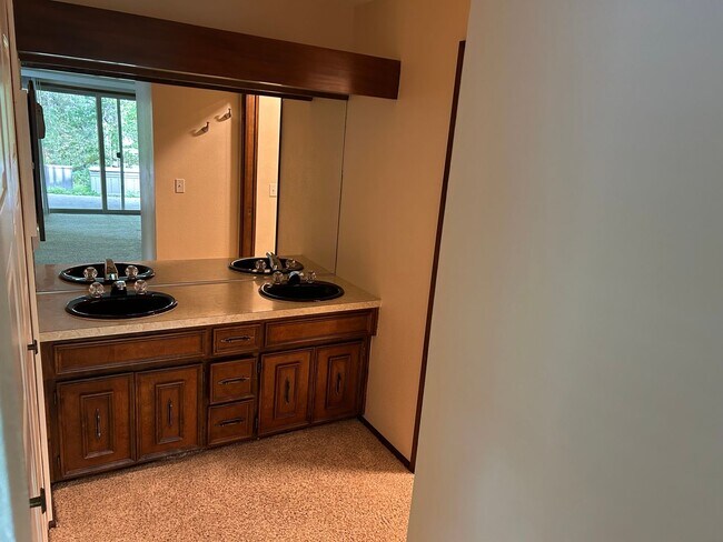Building Photo - Luxury Hillside Retreat with City Views – 3 Bed / 3 Bath + Loft on Expansive Double Lot
