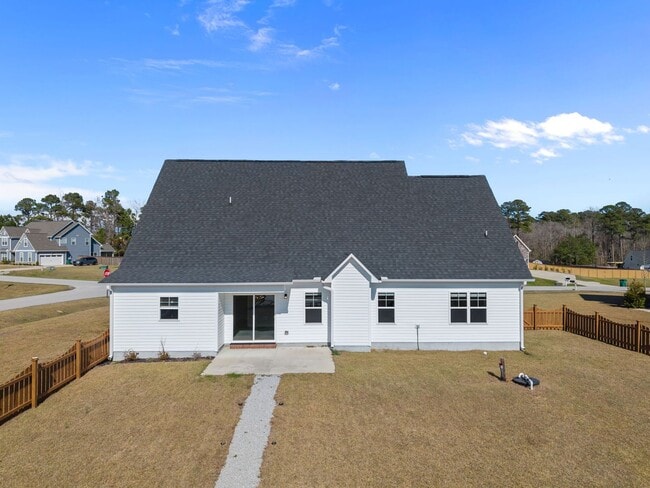 Building Photo - Welcome to Peyton's Lake!