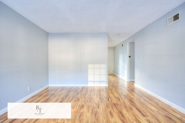 Building Photo - Welcome to Your Stylish Diamond Bar Home!