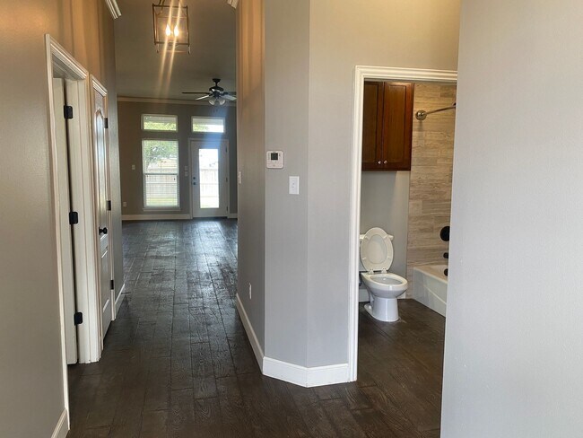 Building Photo - Executive rental on Carrera!  3/2/2