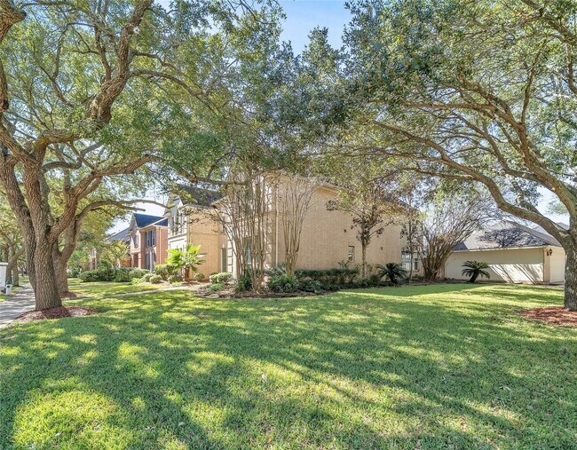 Building Photo - 1423 Meadow Lakes Dr