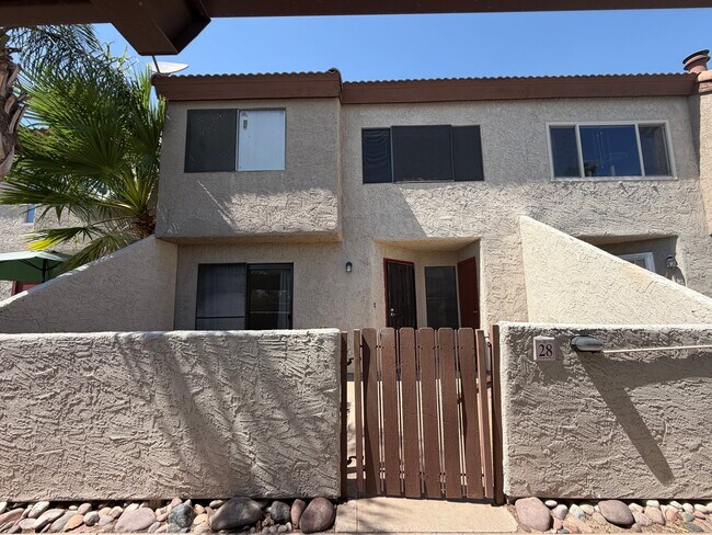 Building Photo - 2040 S Longmore
