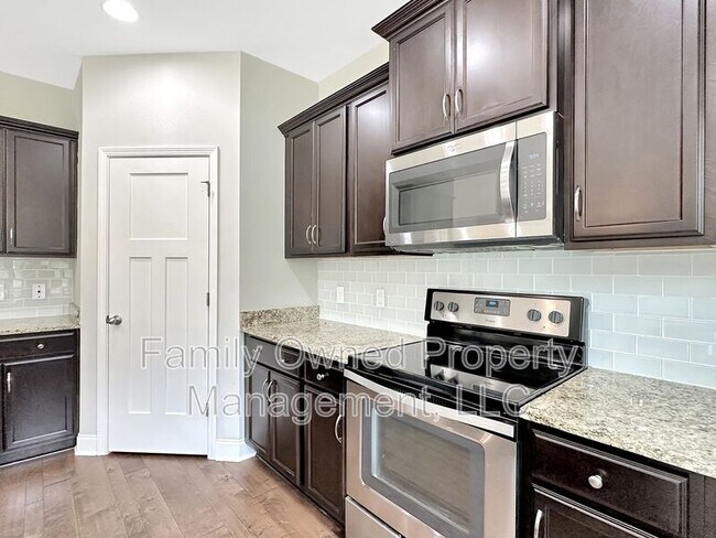 Building Photo - 206 Wathen Dr