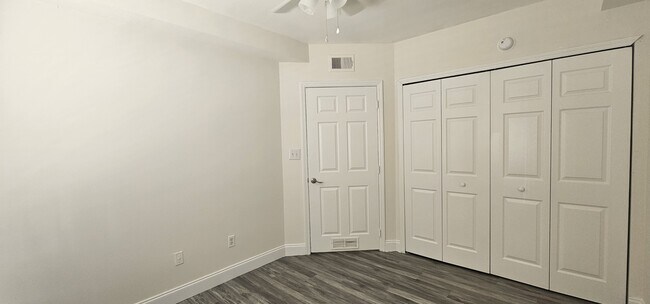 Building Photo - 521 Villa Del Sol Cir