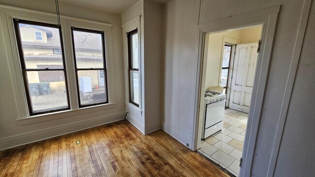 Building Photo - 1132 Vine St