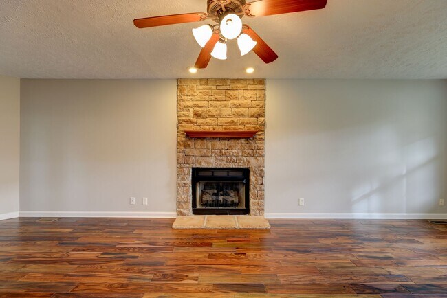Building Photo - 791 Colin Ct