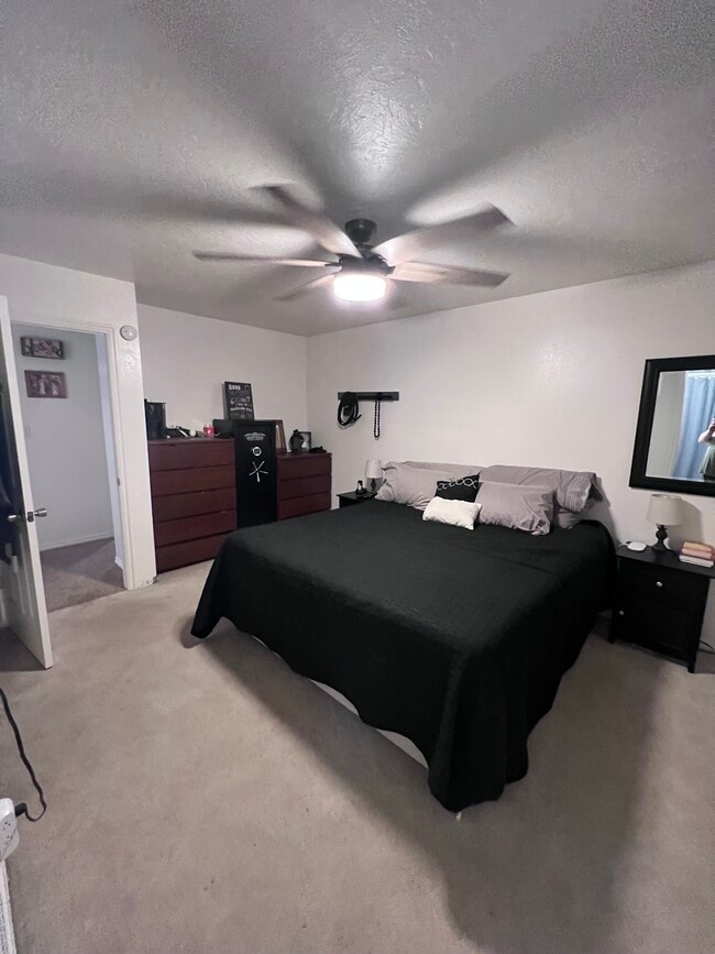 Building Photo - 841 Wildrose Ln