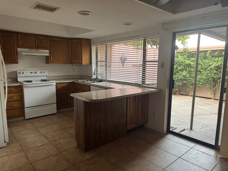 Building Photo - 1550 N Stapley Dr