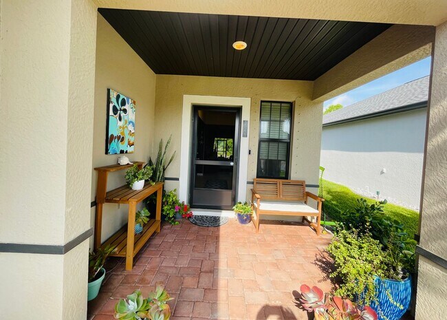 Building Photo - **SEASONAL/SHORT TERM RENTAL IN VILLA MILANO**