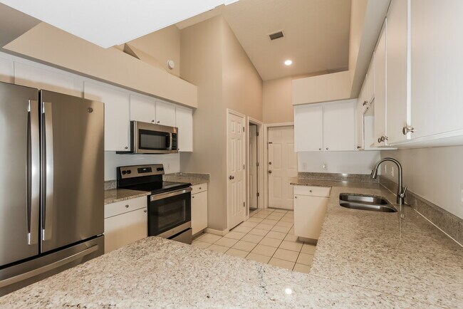 Building Photo - 910 Clearcreek Dr