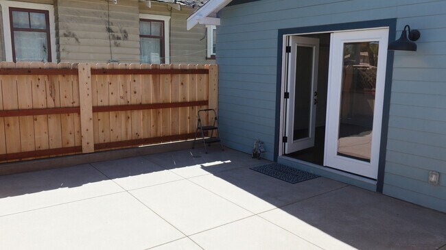 Building Photo - New 1 bedroom 1 bath no Apartment ADU style