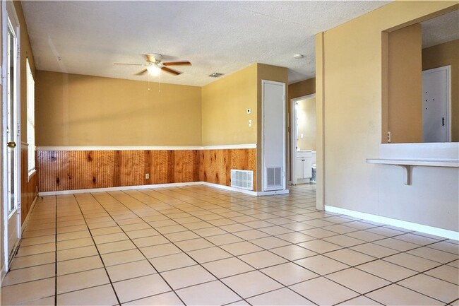 Building Photo - 114 Acacia Arch St