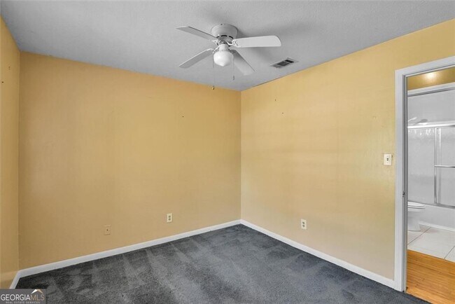 Building Photo - 8941 Ashwood Dr