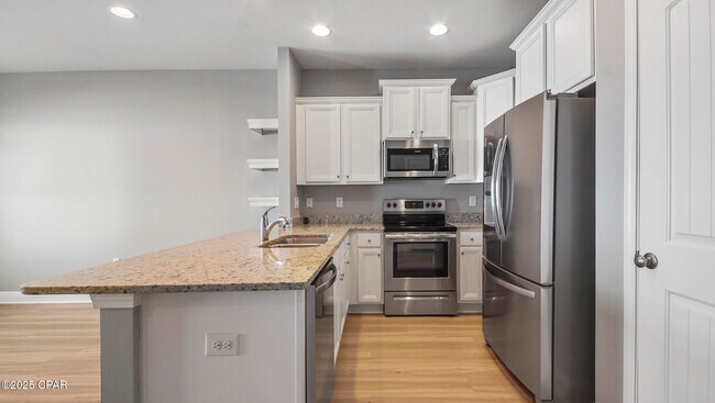 Building Photo - 7471 Shadow Lake Dr