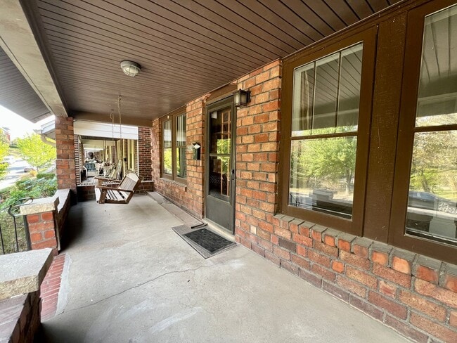 Building Photo - 6114 Columbia Ave