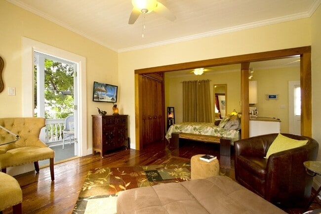 Building Photo - Furnished Studio Apartment in Old Town