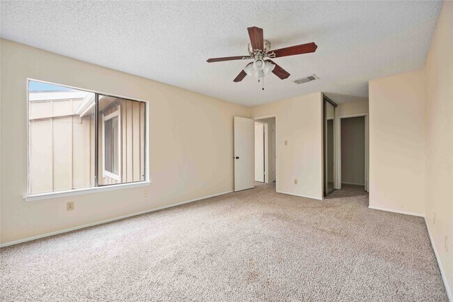 Building Photo - 12033 Bob White Dr