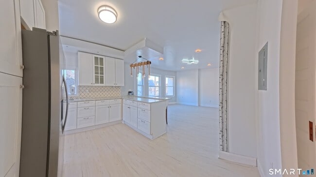 Building Photo - 75 Richardson St